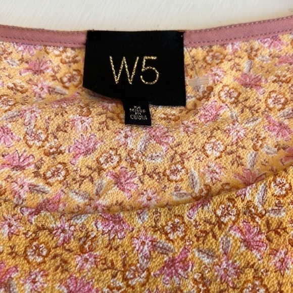 W5 Gold Floral Short Sleeve Babydoll Top with puff Sleeve Size M NWOT - Picture 3 of 9